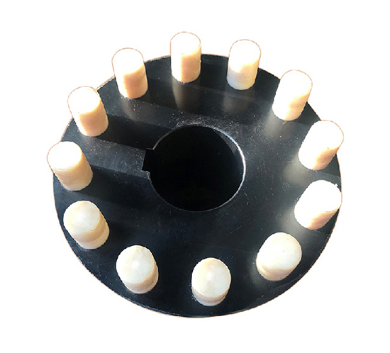 弹性柱销联轴器的挡销装置进行了哪些改进？